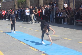 Görevimiz 19 Mayıs ruhuyla geleceğe taşımak