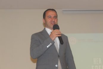 Darbe ve krizlere karşı düşünen toplum