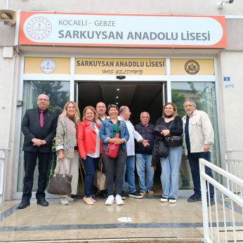 Sarkuysan'da vur patlasın çal oynasın