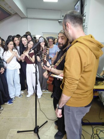 Sarkuysan'da vur patlasın çal oynasın