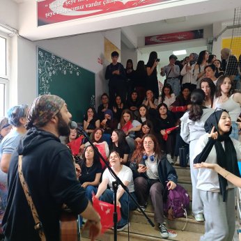 Sarkuysan'da vur patlasın çal oynasın