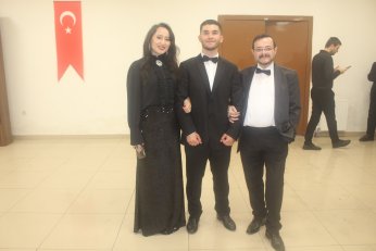 Beşinci konserde Zeki Müren’i yâd ettiler