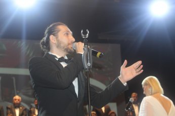 Beşinci konserde Zeki Müren’i yâd ettiler