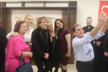 Beşinci konserde Zeki Müren’i yâd ettiler