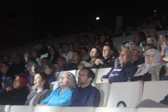 Beşinci konserde Zeki Müren’i yâd ettiler