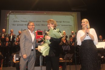 Beşinci konserde Zeki Müren’i yâd ettiler