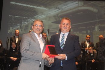 Beşinci konserde Zeki Müren’i yâd ettiler