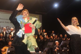Beşinci konserde Zeki Müren’i yâd ettiler
