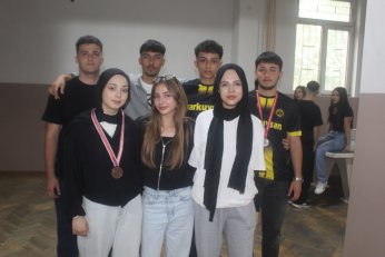 Hem kupalara hem ilke imza attılar