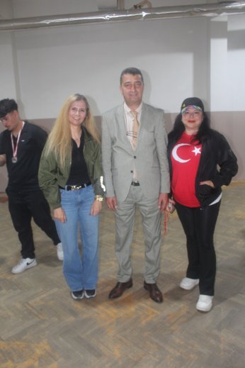 Hem kupalara hem ilke imza attılar