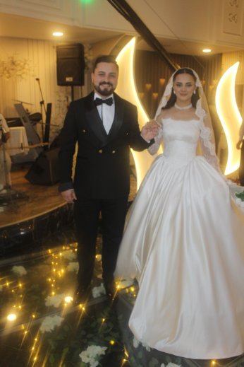 Takı töreninde gövde gösterisi 