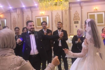 Takı töreninde gövde gösterisi 