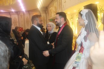 Takı töreninde gövde gösterisi 