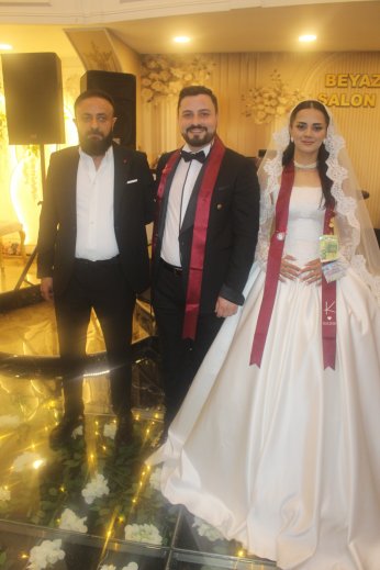 Takı töreninde gövde gösterisi 