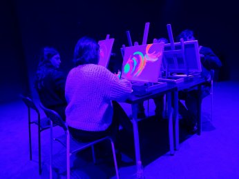 Karanlıkta resim atölyesi