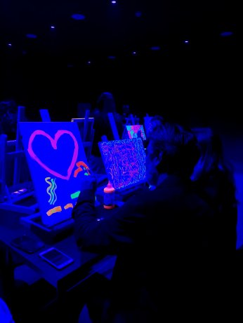 Karanlıkta resim atölyesi