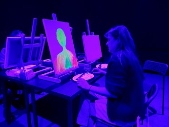 Karanlıkta resim atölyesi