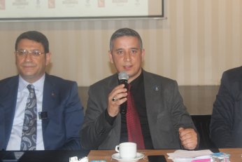 Türkiye iki partiye mahkûm değil