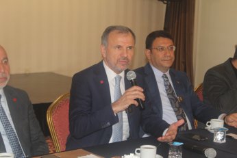 Türkiye iki partiye mahkûm değil