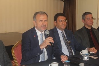 Türkiye iki partiye mahkûm değil