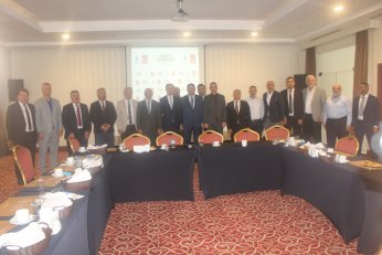 Türkiye iki partiye mahkûm değil