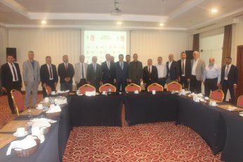 Türkiye iki partiye mahkûm değil
