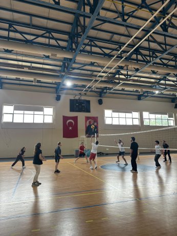 Voleybolda “asiller” tenis  ve tavlada “yedekler”
