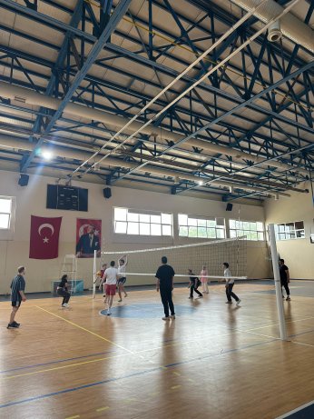 Voleybolda “asiller” tenis  ve tavlada “yedekler”