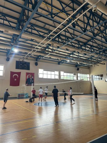 Voleybolda “asiller” tenis  ve tavlada “yedekler”