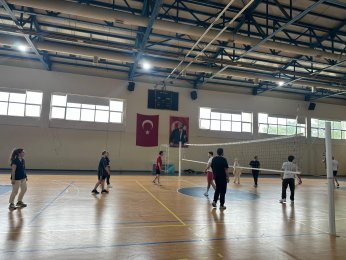 Voleybolda “asiller” tenis  ve tavlada “yedekler”