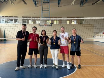 Voleybolda “asiller” tenis  ve tavlada “yedekler”