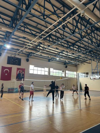 Voleybolda “asiller” tenis  ve tavlada “yedekler”