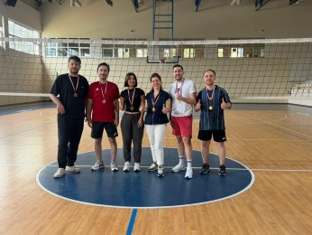 Voleybolda “asiller” tenis  ve tavlada “yedekler”