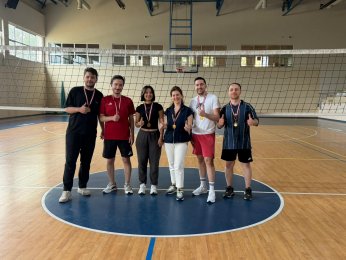 Voleybolda “asiller” tenis  ve tavlada “yedekler”
