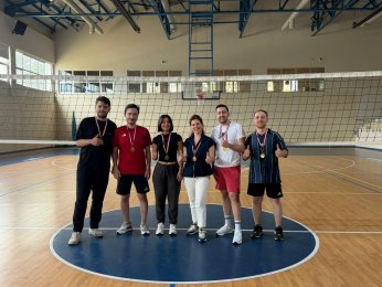 Voleybolda “asiller” tenis  ve tavlada “yedekler”