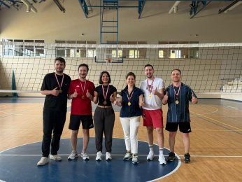 Voleybolda “asiller” tenis  ve tavlada “yedekler”