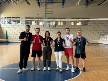 Voleybolda “asiller” tenis  ve tavlada “yedekler”