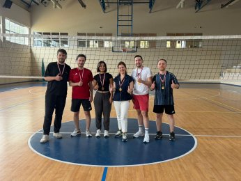 Voleybolda “asiller” tenis  ve tavlada “yedekler”