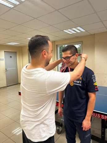 Voleybolda “asiller” tenis  ve tavlada “yedekler”