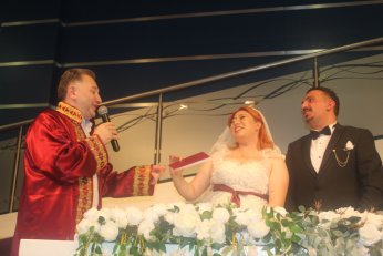 Başkent’ten gelen gelin cüzdanı kaptırmadı 