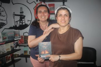 10’ncu yılında sahnelendi. 11’nci yılında kitaplaştı