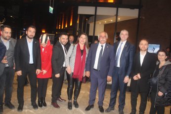 Halka yaşadığını anlatmayın. Güvenini kazanın