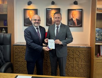 Şerifalioğlu destekçileriyle davet etti