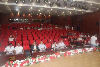 Belediye kredi kartından  caydı. Zammı eylüle erteledi
