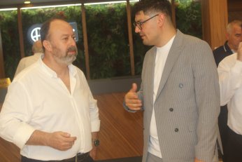 Nail abisi yoktu ama ablaları geldi