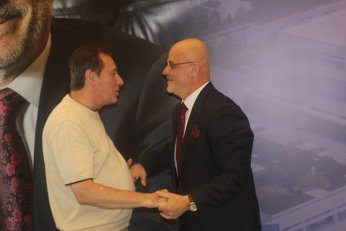Nail abisi yoktu ama ablaları geldi