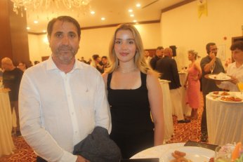 Nail abisi yoktu ama ablaları geldi