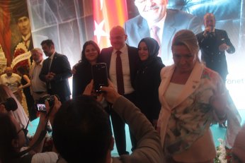 Nail abisi yoktu ama ablaları geldi
