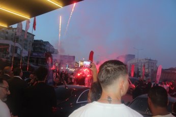Nail abisi yoktu ama ablaları geldi