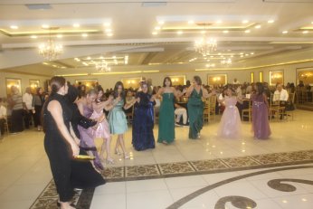 Erzurumlu Akçaylara  Osmaniyeli gelin edası ile geldi 